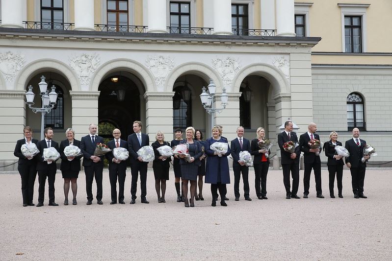 Gruppebilde av regjeringen Solberg